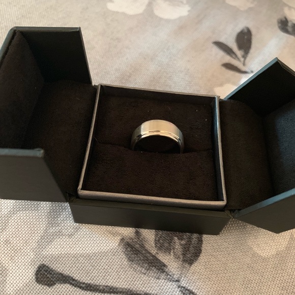 ROBBINS BROTHERS Male Wedding Band NWT - Picture 1 of 8